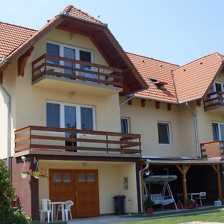 Lala Apartmanok Balatonboglar Exterior photo