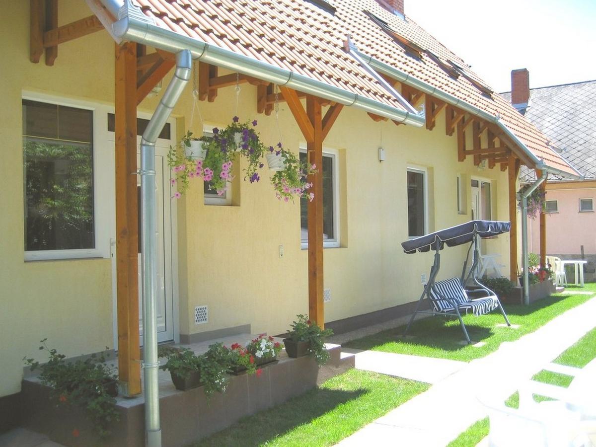 Lala Apartmanok Balatonboglar Exterior photo